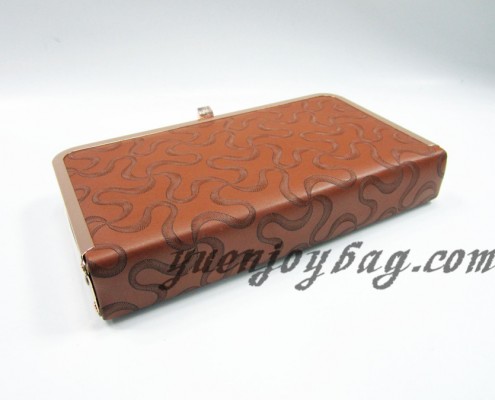 Brown pattern PU faux leather golden metal clip frame party clutch shoulder Messenger bag from factory - bottom view